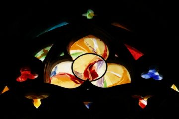 vitrail abstrait trinité